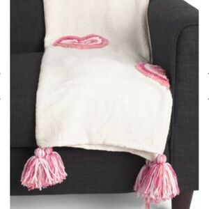Cupcakes and Cashmere Groovy Hearts Tufted Throw Blanket
